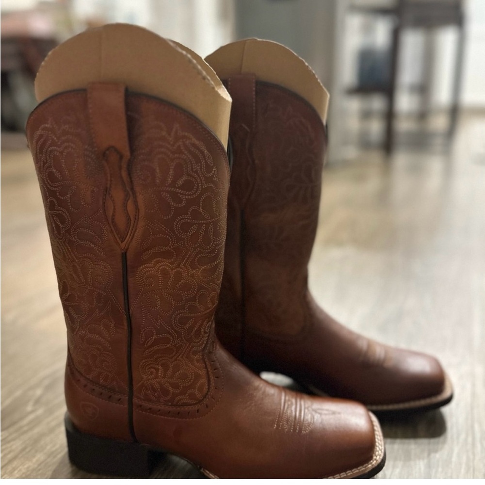 Ariat Wide Squared Toe Briwn Leather Women’s Boot GENUINE